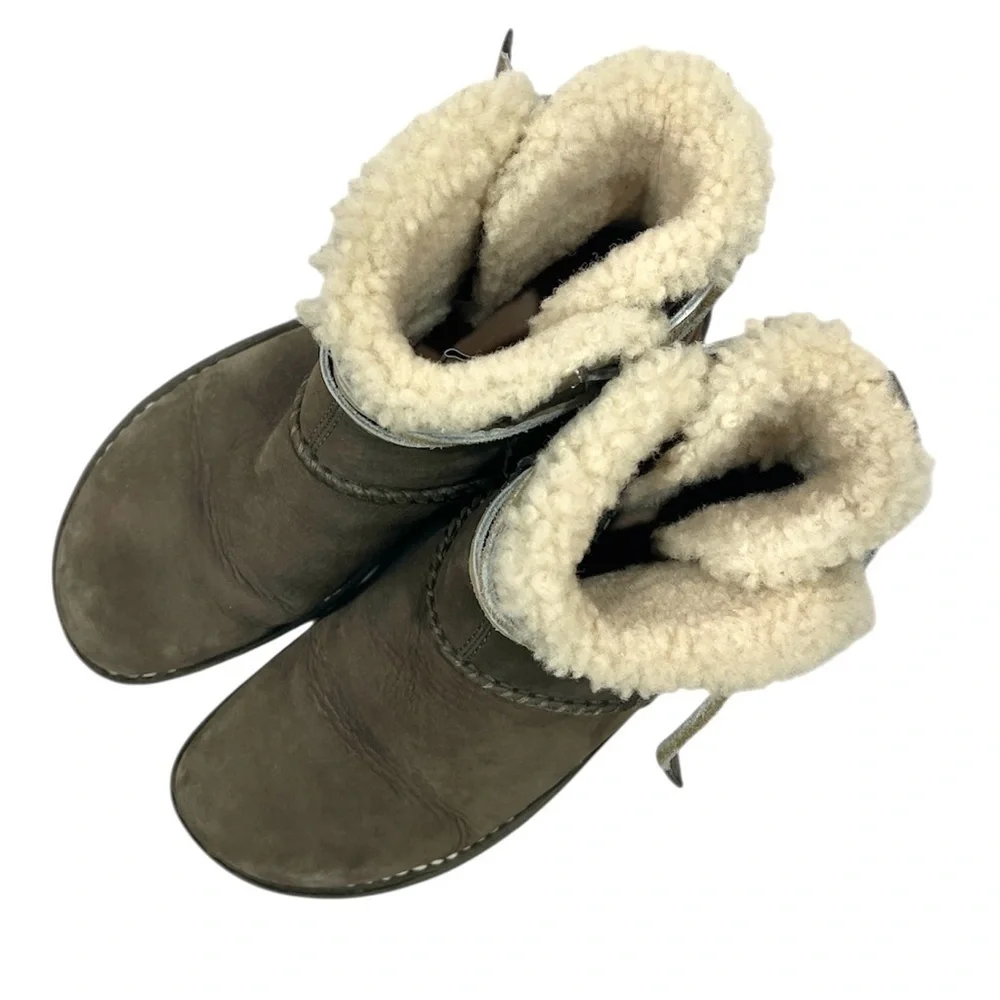 UGG La Jolla Taupe Leather Boho Moccasin Shearling Lined Winter Ankle Booties